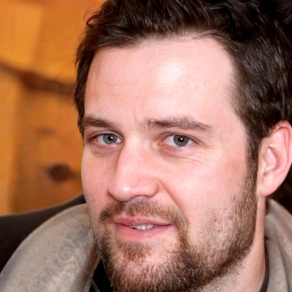 Iñaki Bustamante, director fundador especializado en comunicación financiera corporativa